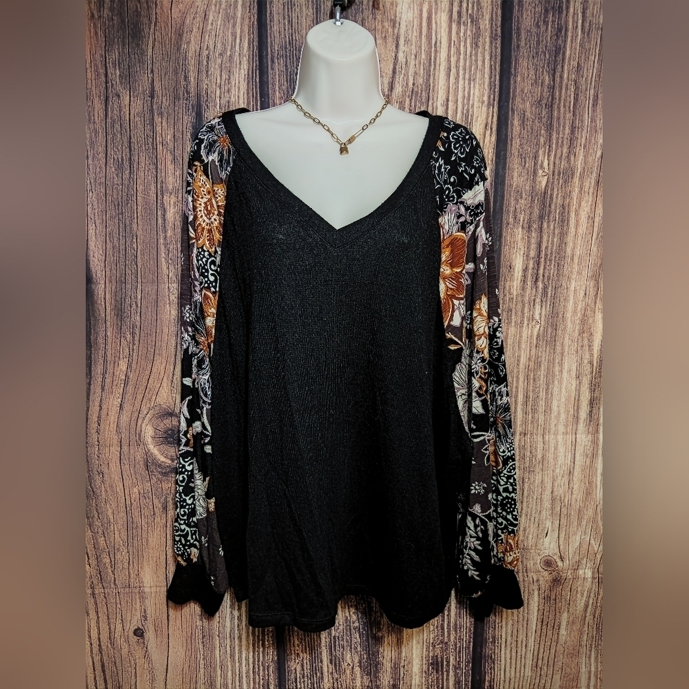 Maurices Elegant Black Floral Sleeve Top Size Small (NWT)